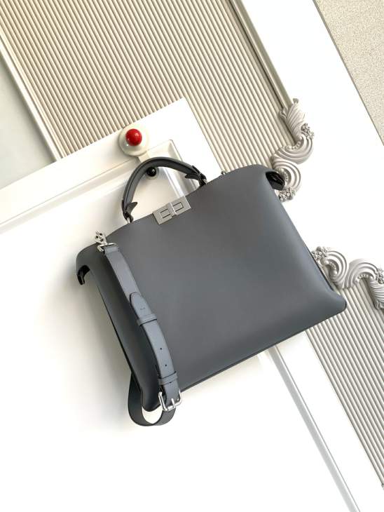Picture of Fendi Handbags _SKUfw239246215fw